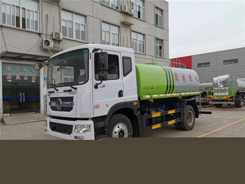 國(guó)六14方東風(fēng)D9灑水車(chē)